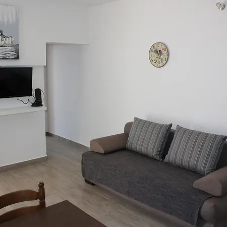 2s Apartment *